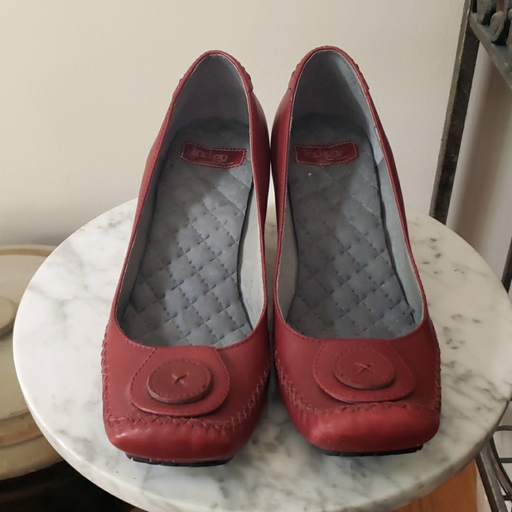 Indigo by Clarks Red Pumps Heels Size 8.5